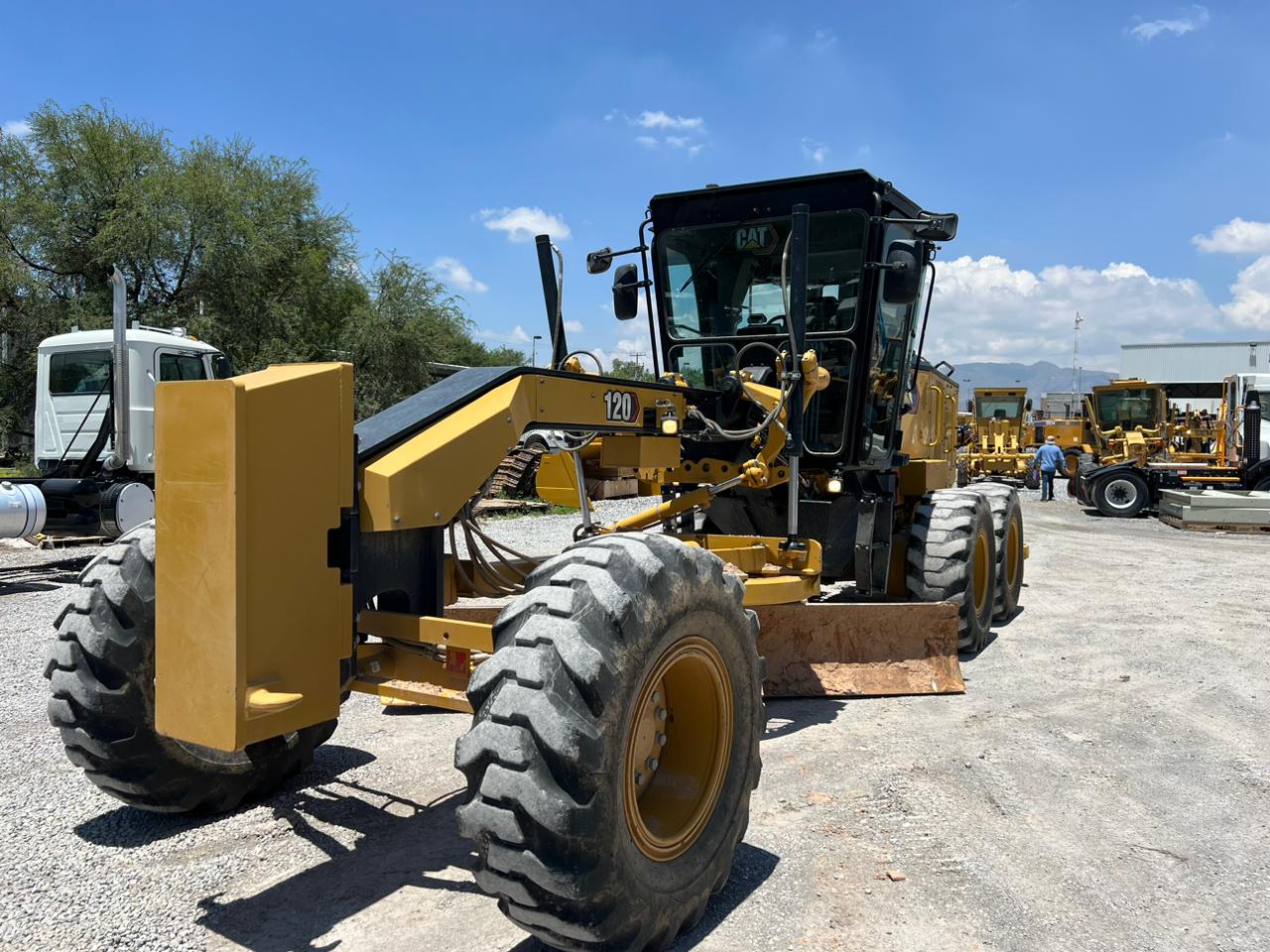 Motoniveladora usada cat
